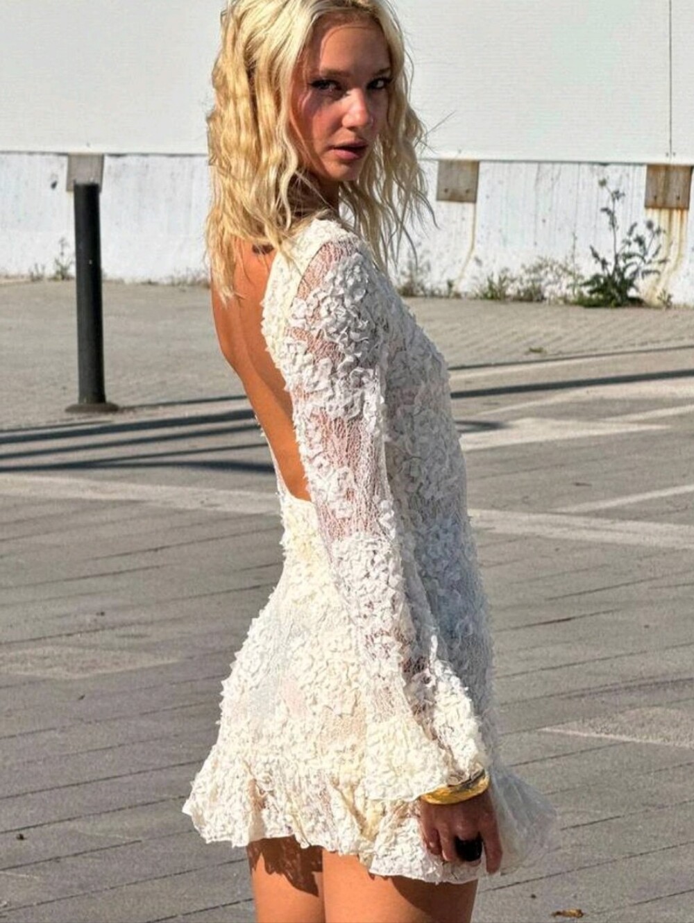Women's New Elegant Lace Backless Color-Block Mini Dress, Cream Solid - Picture 6 of 9